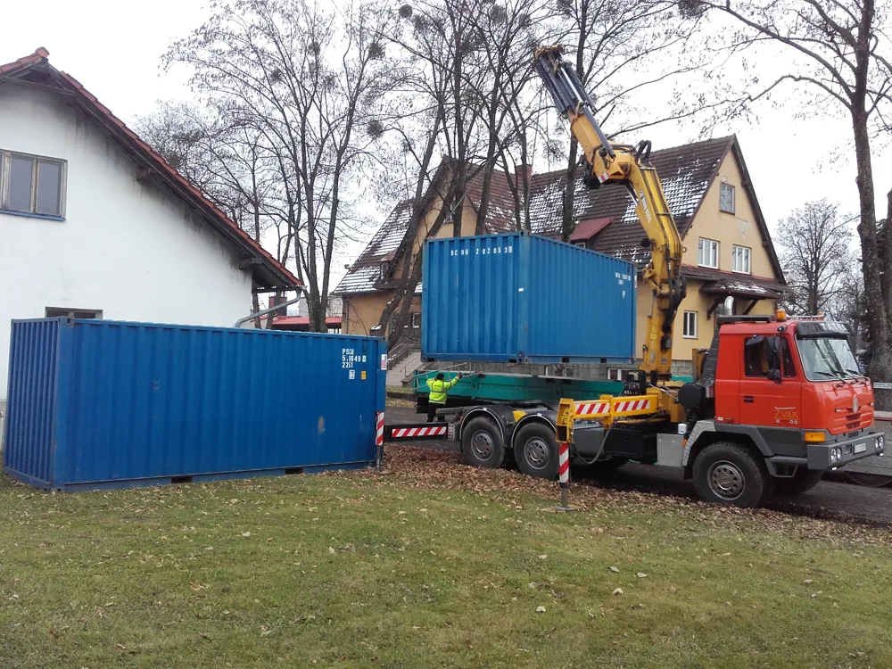 Manipulace s kontejnerem hydraulickou rukou
